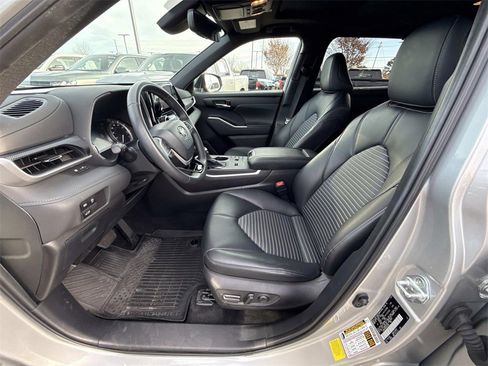 Used 2024 Toyota Highlander XSE image 15