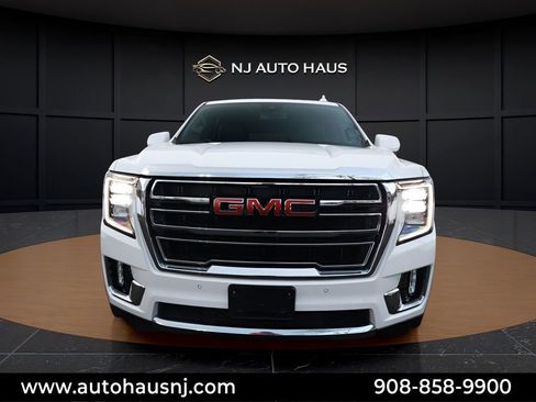 Used 2024 GMC Yukon SLT AWD/4WD image 3