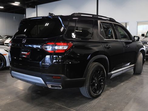 Used 2025 Honda Pilot Elite image 6