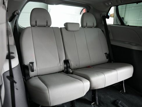 Used 2019 Toyota Sienna Limited Premium image 38