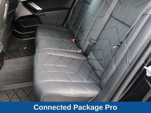 Used 2024 BMW i7 xDrive60 image 24