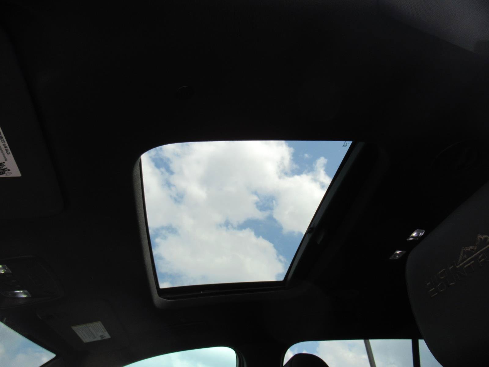Certified 2023 Chevrolet Traverse High Country FWD image 19