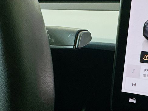 Used 2022 Tesla Model Y Performance image 24