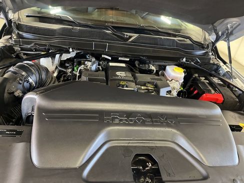 Used 2024 RAM 2500 Tradesman w/ Chrome Appearance Group image 31