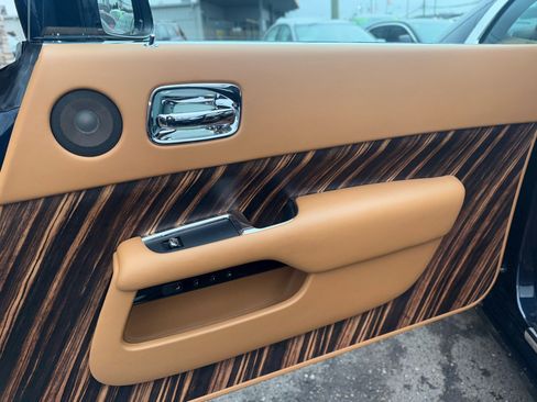 Used 2015 Rolls-Royce Wraith image 40