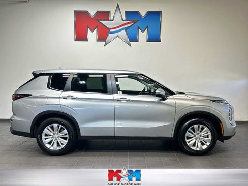 Used 2025 Mitsubishi Outlander ES AWD/4WD image 1