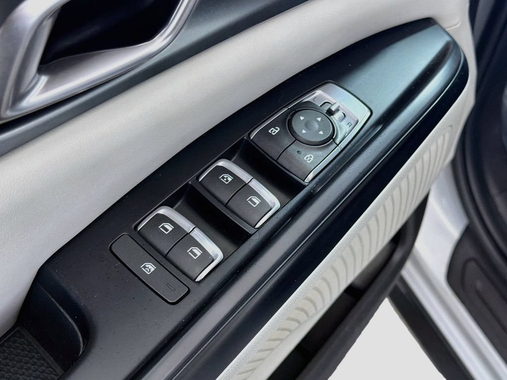 Used 2022 Kia Carnival LX FWD image 18