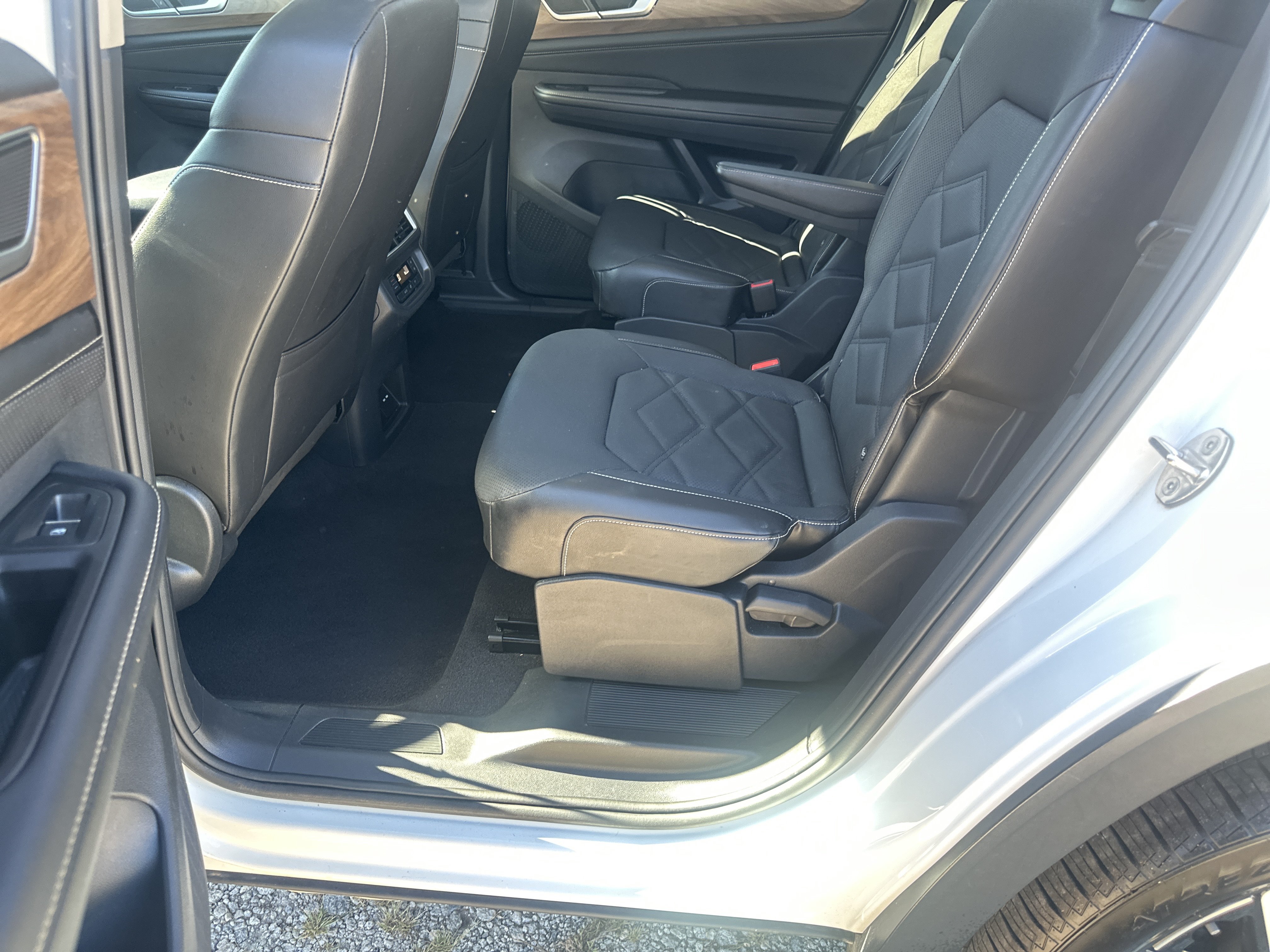 Used 2024 Volkswagen Atlas SE AWD/4WD image 20