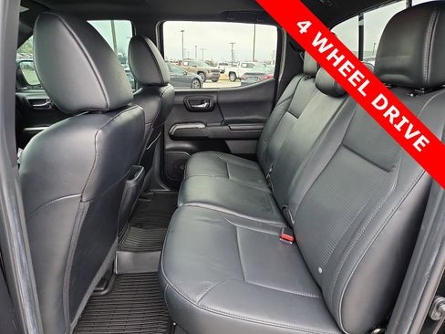 Used 2022 Toyota Tacoma Limited image 10
