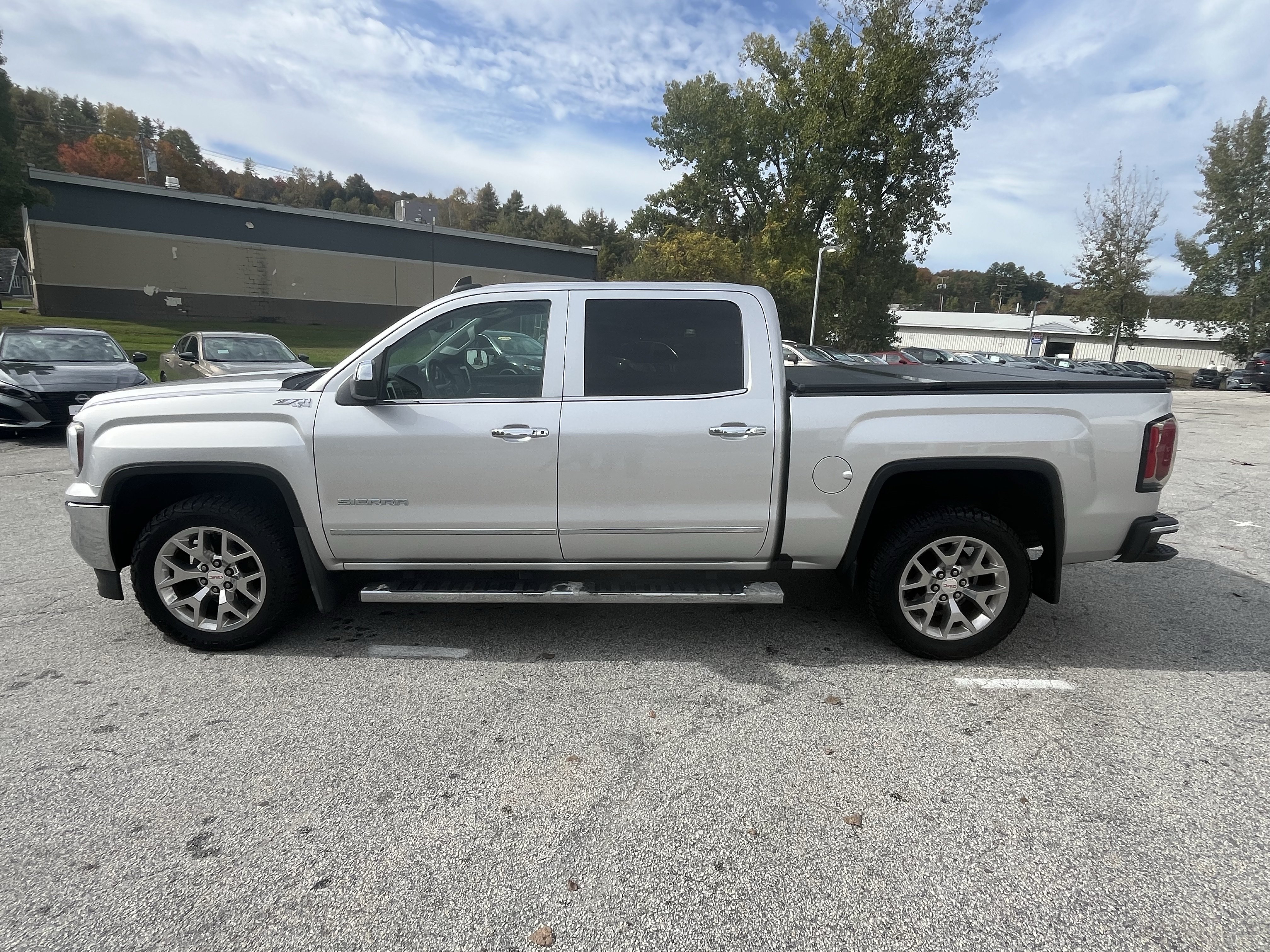 Used 2018 GMC Sierra 1500 SLT w/ SLT Premium Package AWD/4WD image 6