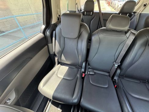 Used 2026 Kia Carnival FWD image 42