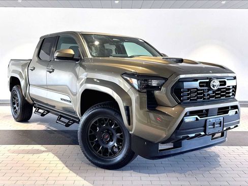 Used 2024 Toyota Tacoma TRD Sport AWD/4WD image 12