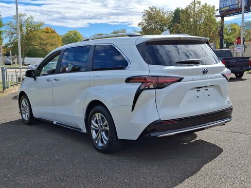 Certified 2023 Toyota Sienna Platinum image 4
