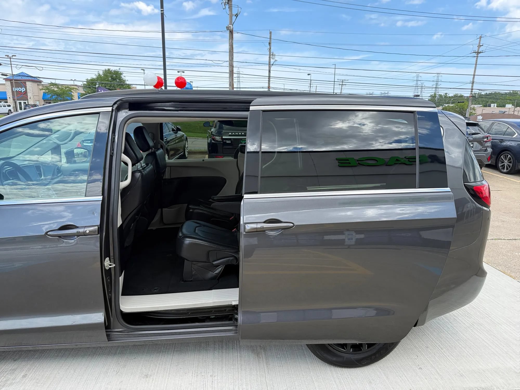 Used 2022 Chrysler Pacifica Touring-L FWD image 18