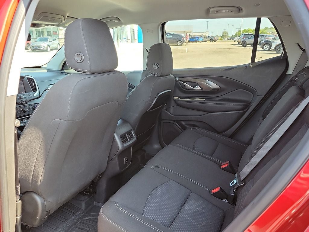Used 2022 GMC Terrain SLE w/ Driver Convenience Package FWD image 9