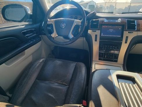 Used 2014 Cadillac Escalade ESV Platinum image 21