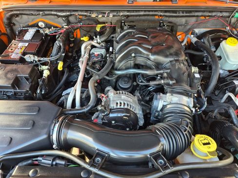 Used 2013 Jeep Wrangler Unlimited Sahara w/ Connectivity Group image 9