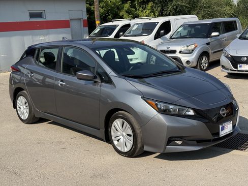 Used 2025 Nissan Leaf S FWD image 2