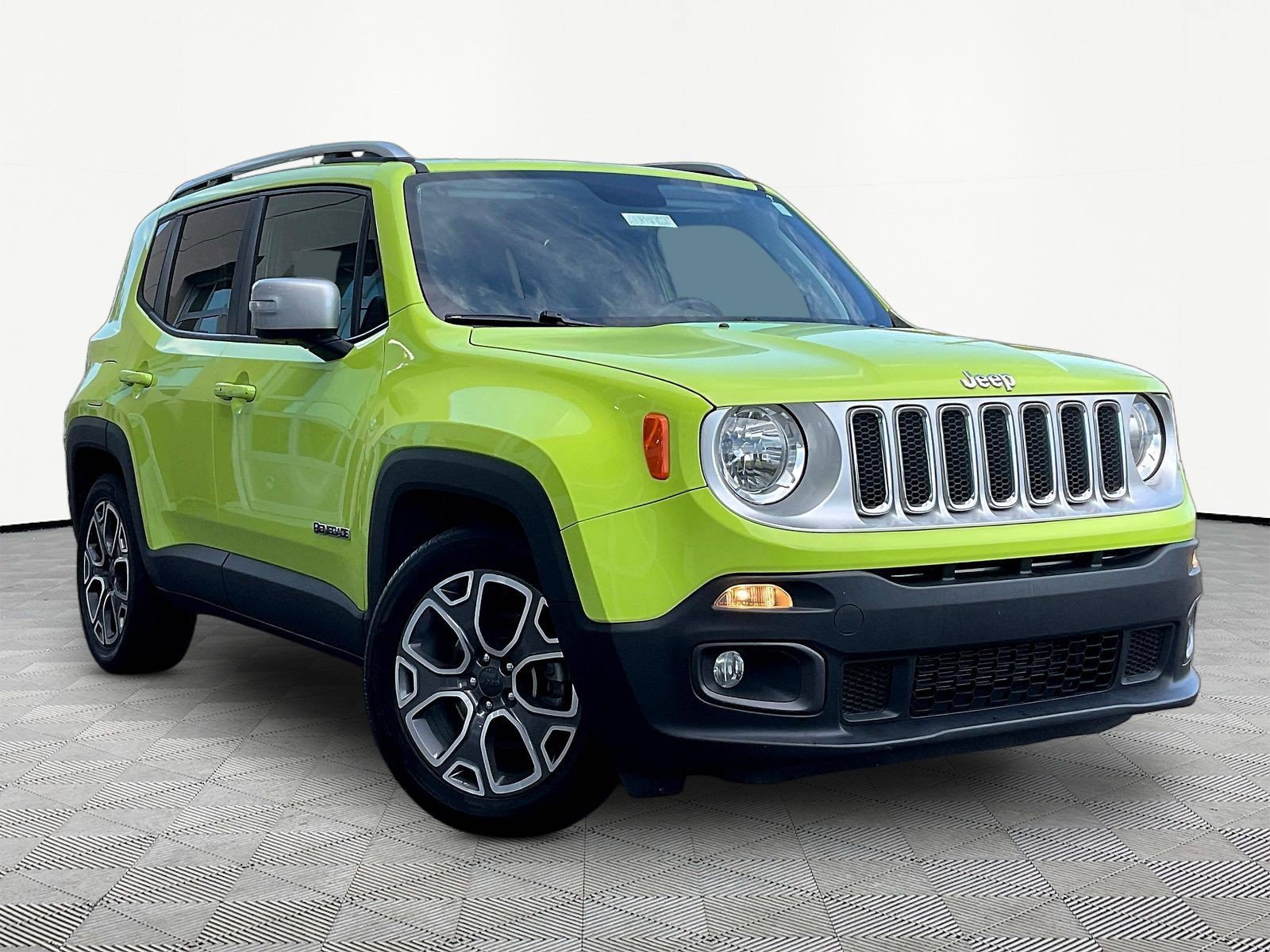 Used 2018 Jeep Renegade Limited FWD image 3