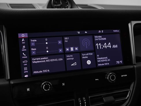 Certified 2023 Porsche Macan image 34