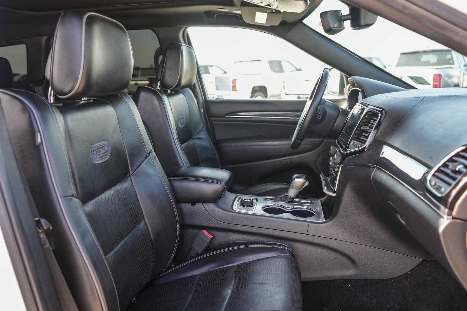 Used 2019 Jeep Grand Cherokee Overland AWD/4WD image 16
