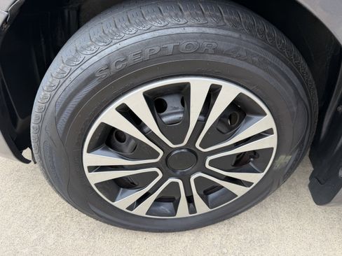 Used 2012 Toyota Corolla L FWD image 32