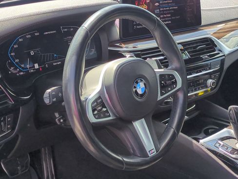 Used 2021 BMW M550i xDrive w/ Premium Package image 18