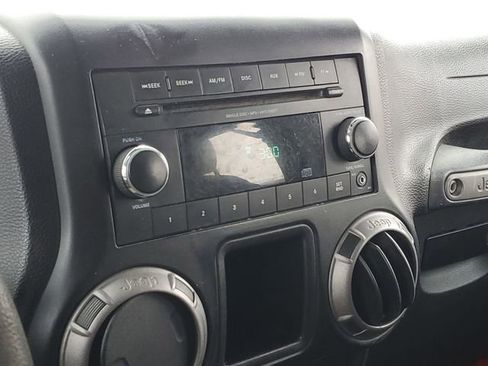 Used 2018 Jeep Wrangler Unlimited Sport image 13