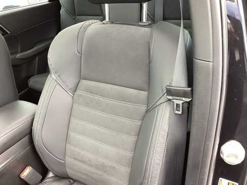 Used 2023 Mitsubishi Outlander SE image 12