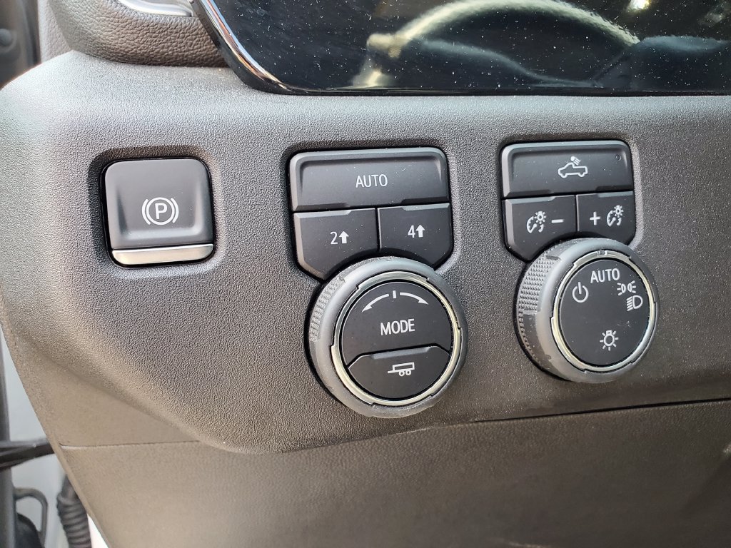 Used 2024 Chevrolet Silverado 1500 LT AWD/4WD image 10