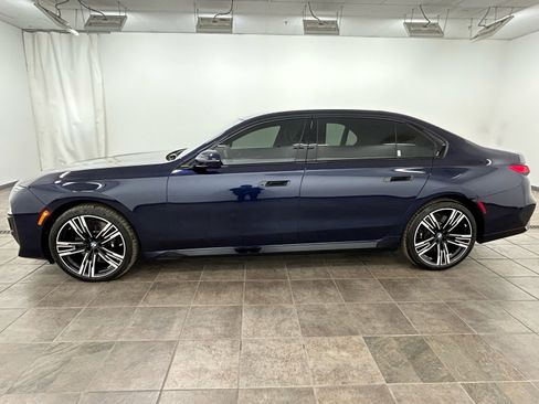 Used 2023 BMW 760i xDrive image 2