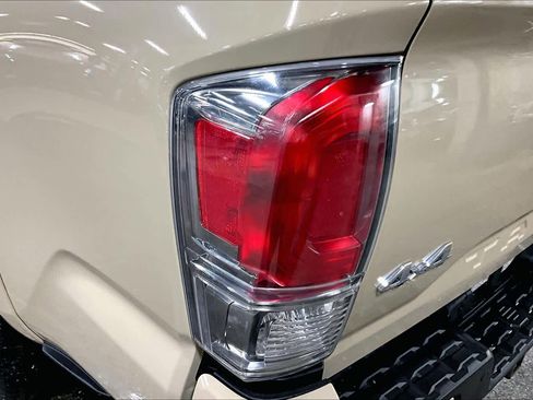 Used 2016 Toyota Tacoma Limited w/ Towing Package image 27