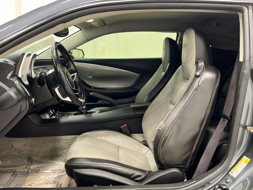 Used 2010 Chevrolet Camaro SS w/ RS Package RWD image 10
