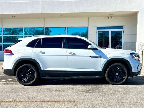 Used 2022 Volkswagen Atlas Cross Sport SE image 3