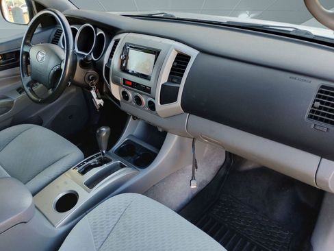 Used 2011 Toyota Tacoma PreRunner image 28