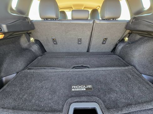 Used 2020 Nissan Rogue Sport SV FWD image 14