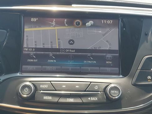 Used 2019 Buick Envision Essence FWD image 19