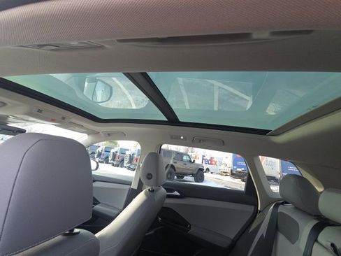 Used 2024 Volkswagen Taos SE image 18