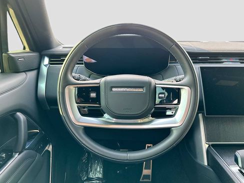 Used 2025 Land Rover Range Rover SE AWD/4WD image 11