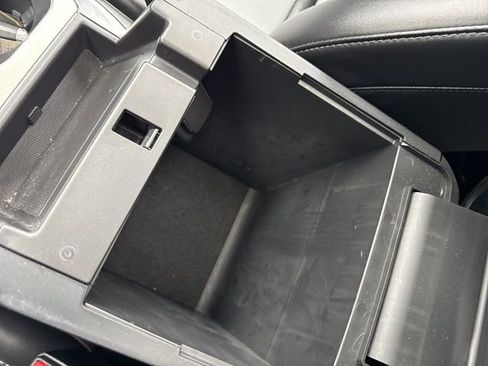 Used 2022 Ford Explorer XLT w/ Equipment Group 202A image 21