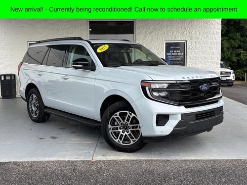 Used 2025 Ford Expedition Active RWD image 1