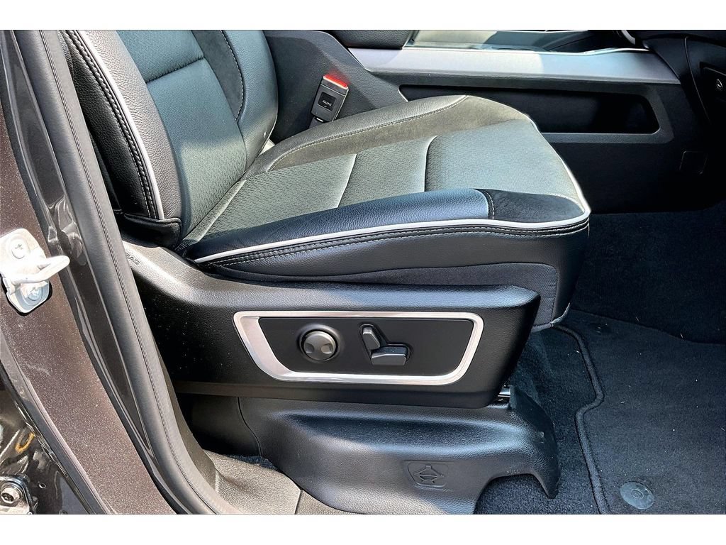 Used 2026 RAM 1500 Laramie AWD/4WD image 43