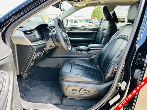 Used 2023 Jeep Grand Cherokee Limited w/ Luxury Tech Group II AWD/4WD image 2
