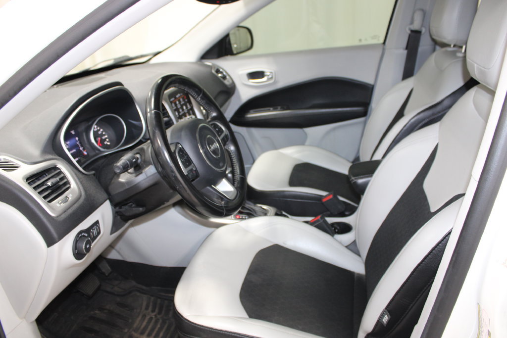 Used 2020 Jeep Compass Latitude w/ Popular Equipment Group AWD/4WD image 31