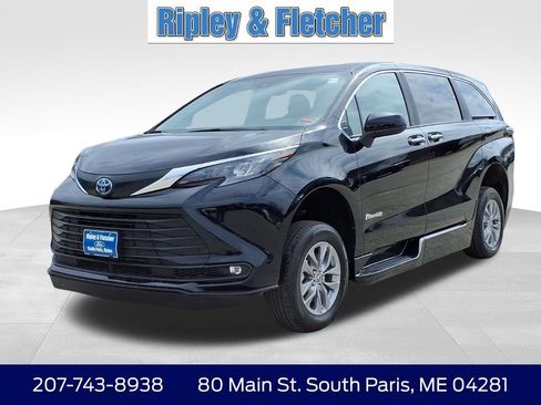 Used 2025 Toyota Sienna XLE FWD image 1