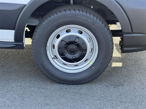 New 2025 Ford Transit 250 148 Medium Roof image 7