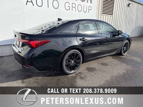 Used 2022 Toyota Avalon XSE image 3