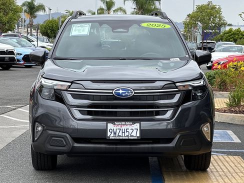 Certified 2025 Subaru Forester Premium AWD/4WD image 9