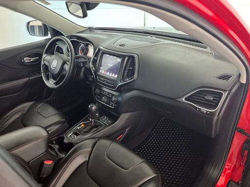 Used 2019 Jeep Cherokee Trailhawk AWD/4WD image 22