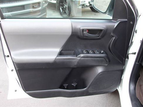 Used 2021 Toyota Tacoma SR AWD/4WD image 11